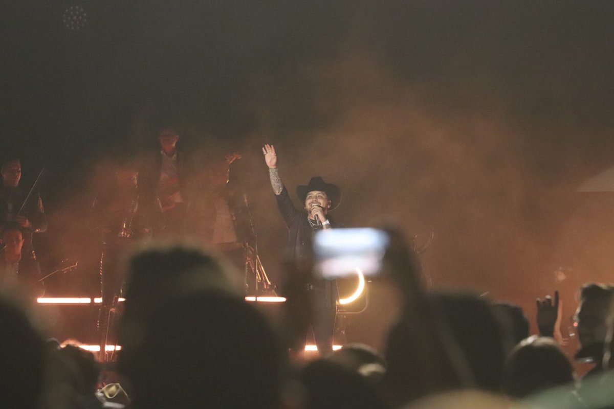VerasNews's tweet photo. #PorSiTeLoPerdiste 🤠 Aspectos de lo que se vivió anoche en el concierto de @ChristianNodall en #Cancún
#NoTeContaronMal 🤩 El sonorense cantó sus mejores éxitos e hizo vibrar de emoción a cada asistente en el Estadio Andrés Quintana Roo
#AbriendoLaConversación
📷 Israel Lean https://t.co/s8AMFrpCQy