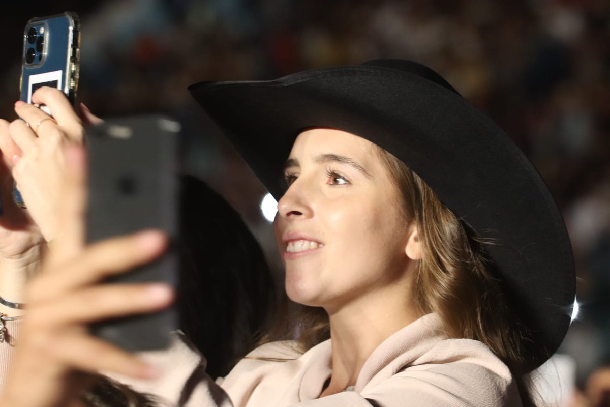 VerasNews's tweet photo. #PorSiTeLoPerdiste 🤠 Aspectos de lo que se vivió anoche en el concierto de @ChristianNodall en #Cancún
#NoTeContaronMal 🤩 El sonorense cantó sus mejores éxitos e hizo vibrar de emoción a cada asistente en el Estadio Andrés Quintana Roo
#AbriendoLaConversación
📷 Israel Lean https://t.co/s8AMFrpCQy