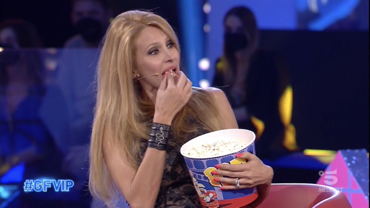 SusyMely1's tweet photo. Ma perché fate questi confronti del menga?! Ma chi se ne frega dello share di una piuttosto che un altra dizi. L importante è che ti abbia lasciato un segno #ForeverCan https://t.co/GJ38Re2I7O