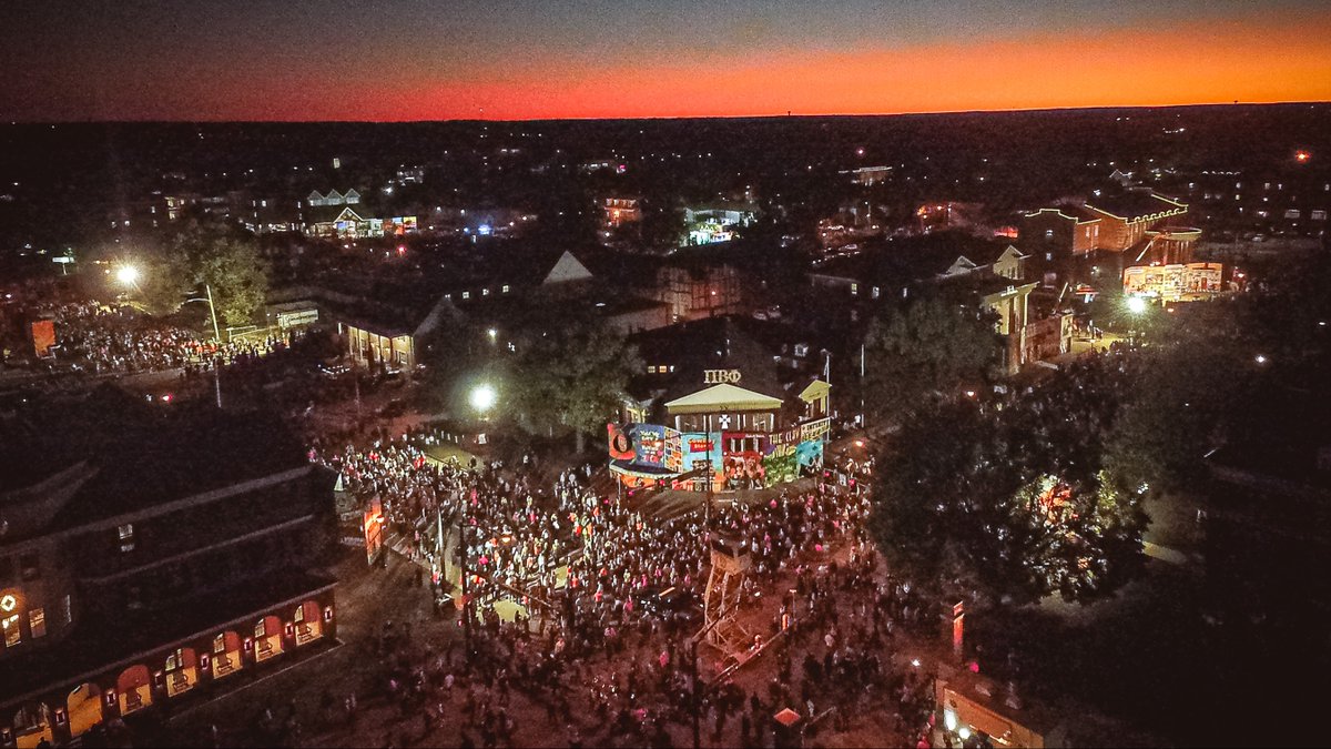 CowboyFB's tweet photo. Your school has a homecoming too? That's neat.

#LetsRide I #okstatehc https://t.co/LM3mnP9SkD