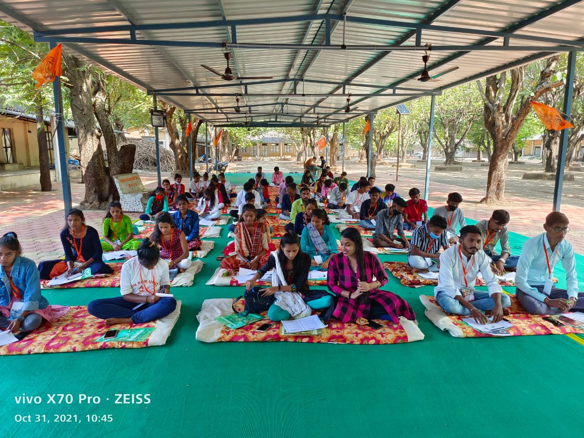 ABVPGujarat's tweet photo. #ABVPTapi નું બે દિવસીય અભ્યાસ વર્ગ બુહારી ખાતે સંપન્ન થયું,જેમાં રાષ્ટ્રીય સ્વયંસેવક સંઘ ના વિભાગ પ્રચારક શ્રી મુળેશભાઈ જોગીયા, પ્રદેશ મંત્રી શ્રી હિમાલયસિંહ ઝાલા, માનવ કલ્યાણ ટ્રસ્ટ ના ટ્રસ્ટી શ્રી ઉદય ભાઈ દેસાઈ ઉપસ્થિત રહ્યા.
#ABVPGujarat https://t.co/3YYNSvYTyw