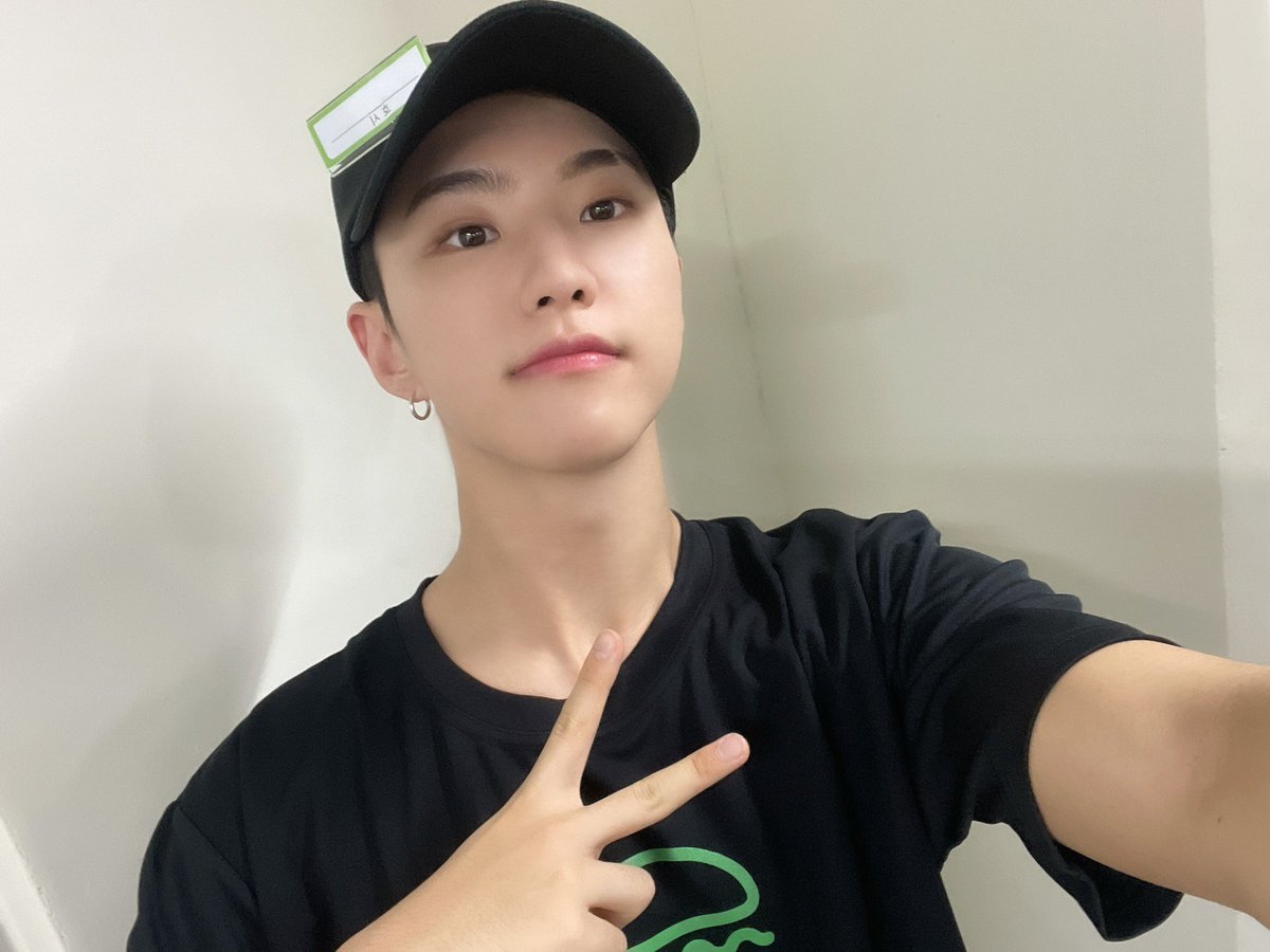 delight_soon's tweet photo. 호시의 11월은 10월 보다 더 행복이 가득하길
하고 싶은 일 방해받지 않고 하는 날이 되길
건강하고 아프지 않는 날이 되길

11월에도 너의 행복을 바랄게 :) https://t.co/43PUCcD98G