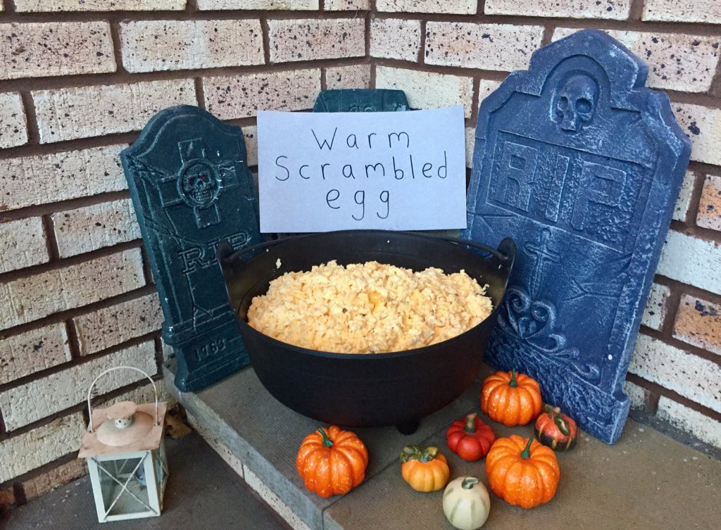 idonotbleed's tweet photo. happy hallowegg https://t.co/1Ou7Axx0Tg