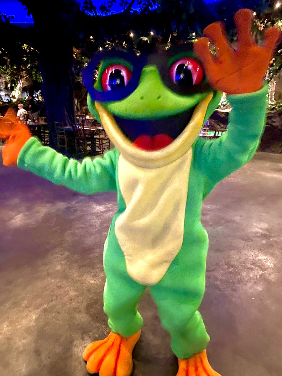 RainForest_Cafe's tweet photo. Happy Halloween from your Rainforest Cafe fam! ๐ธ ๐
Celebrate by joining us today and get $.99 cent kids meals with the purchase of an adult entrรฉe!
Costumes encouraged! ๐
#dadcula & #mummygoals ๐ https://t.co/KoiRVqDkt0