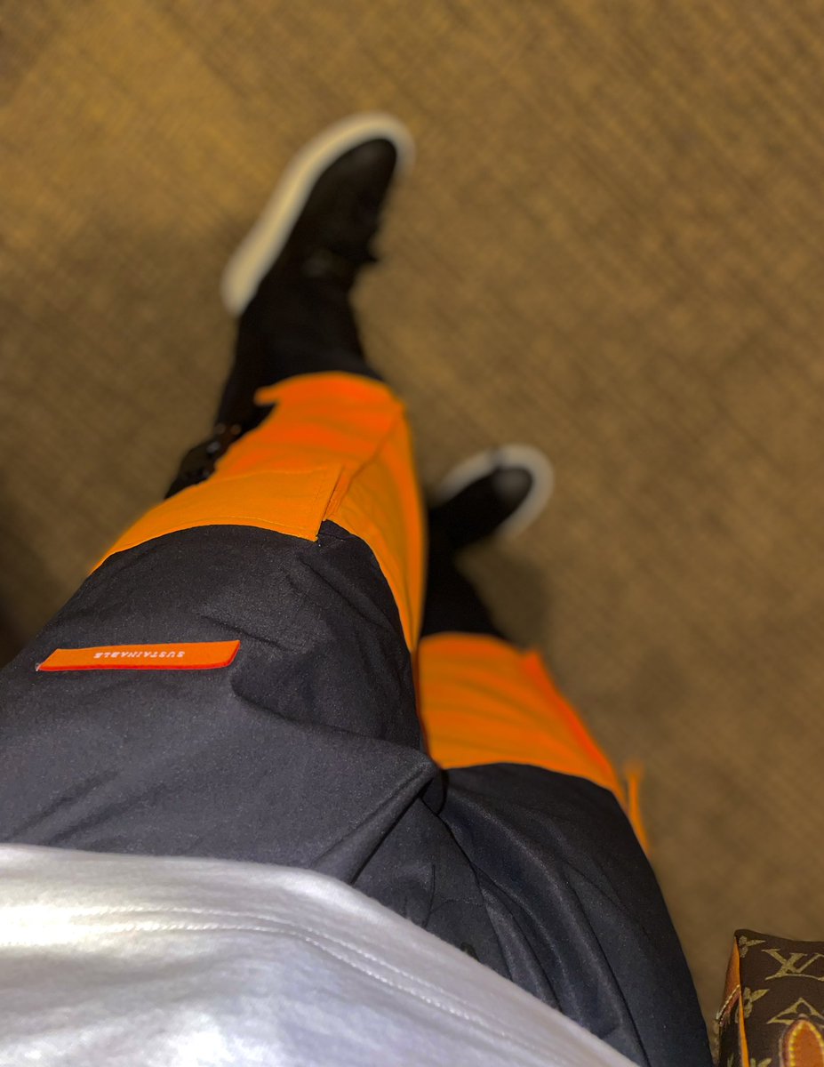 AuntieTrop's tweet photo. Just cause I’m straight They think all my dam problems 😔gone.. I still shed tears In this VLONE.. 🧡
#LongLiveMa’🦋
#VLone,Walk!
#KOD👯♀️ https://t.co/wSLQFa7VPy