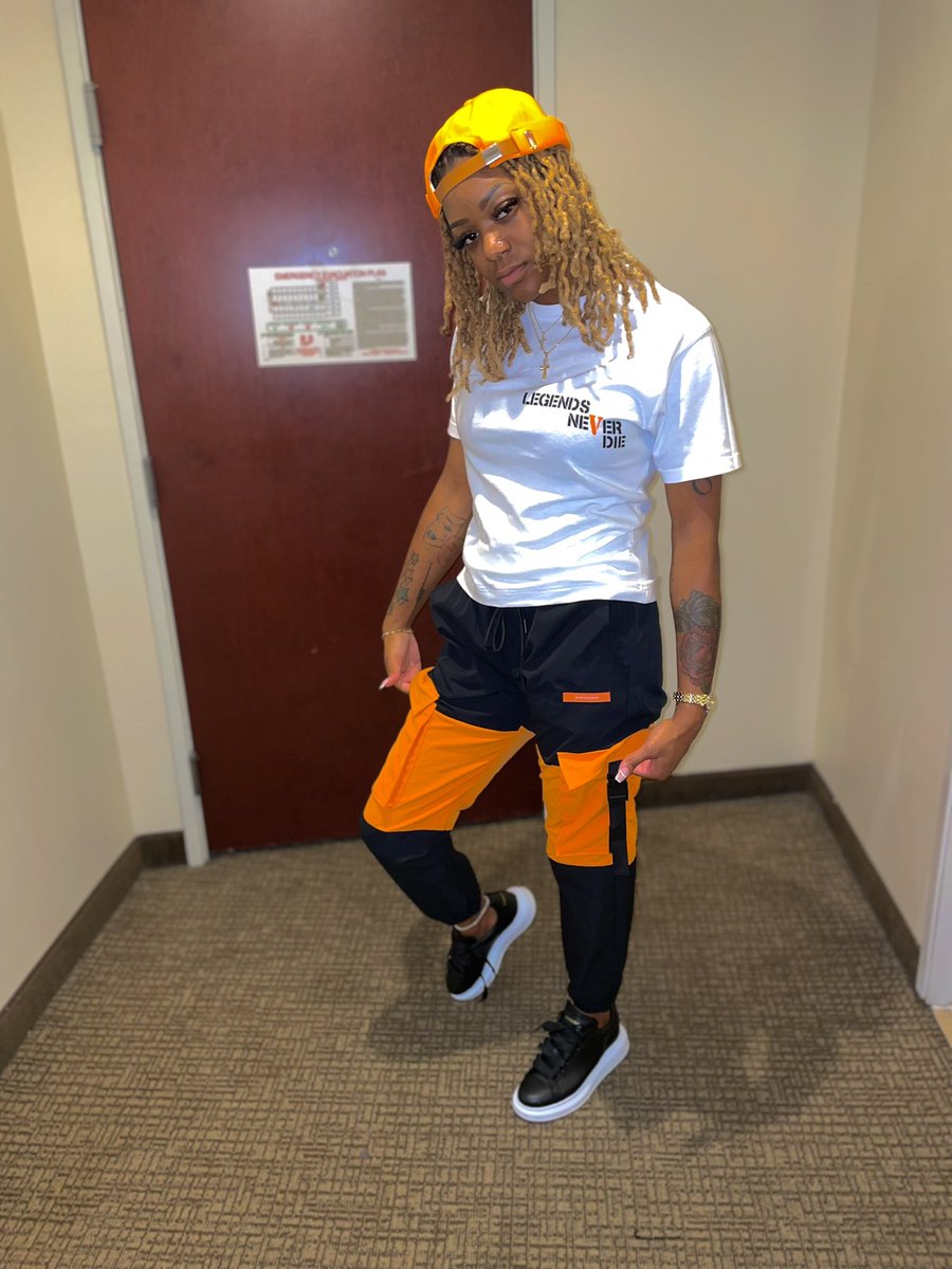 AuntieTrop's tweet photo. Just cause I’m straight They think all my dam problems 😔gone.. I still shed tears In this VLONE.. 🧡
#LongLiveMa’🦋
#VLone,Walk!
#KOD👯♀️ https://t.co/wSLQFa7VPy