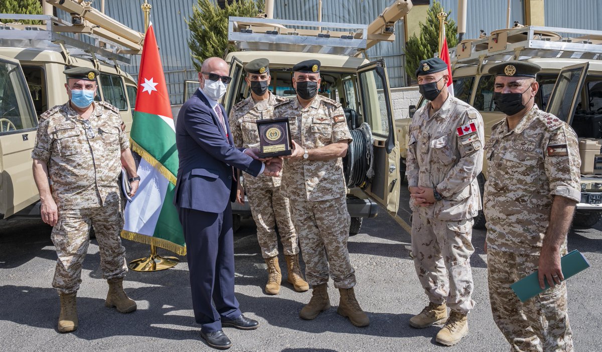 CanEmbJordan's tweet photo. This is #OpIMPACT in action! 👇 Canada and @UNOPS delivered 11 #ultraelectronics radios along the #Jordan border. @ArmedForcesJO in the line of fire will have the tools to execute their duties safely.
#CTCBP
#StrongSecureEngaged
@DonicaPottie
@JTF_FOI_Impact
@CanadianForces https://t.co/11dpGUt3hP