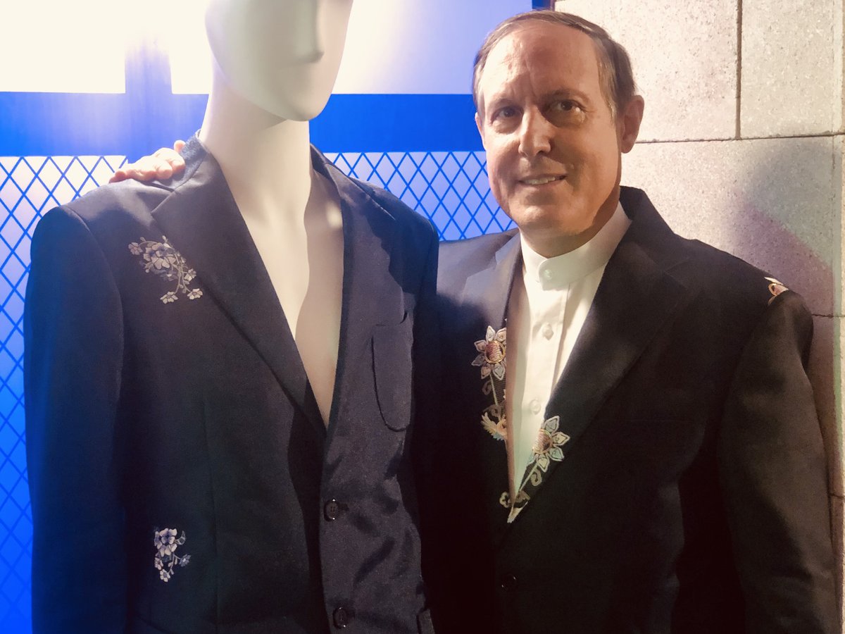 BrunoBFigueroa's tweet photo. Desde Corea saludos a #BTSARMY de 🇲🇽 con este traje del mismo diseñador que vistió a #SUGA y otros miembros de #BTS, como intercambio por el préstamo de un traje charro y vestido de chiapaneca en Museo Multicultural de Seúl. @BTS_MXCO @ArmyPowerMex @BTS_twt @bts_bighit  @BTS_MTY https://t.co/6QJStP840u