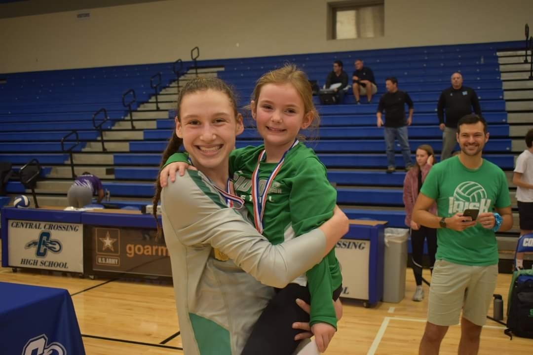 CanBeOnlyZ's tweet photo. Couldn’t be more proud of this kid! RT @AlecRothe: Family💚 @DSHSLVB https://t.co/Px9ofnTlYy
