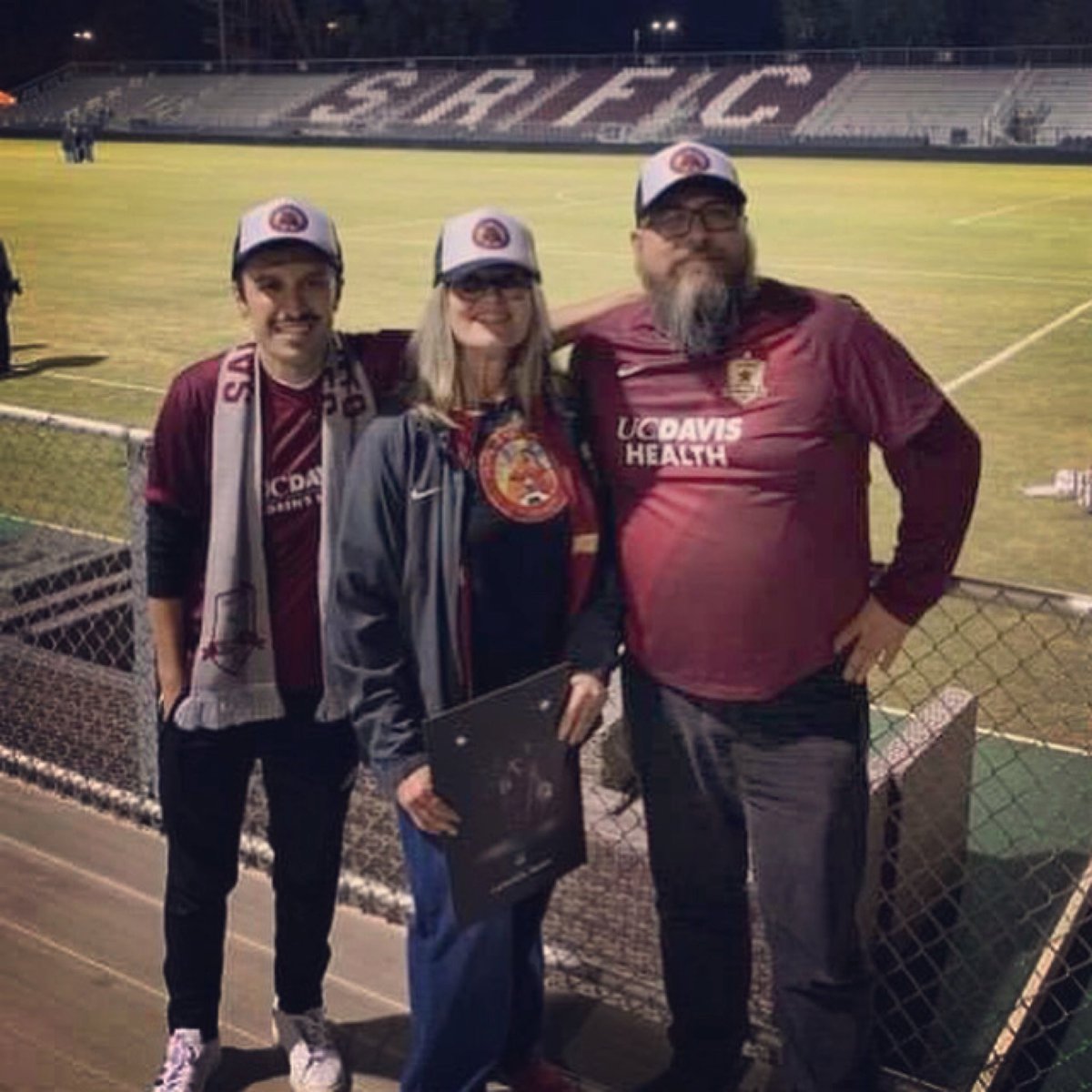 StateRepublic12's tweet photo. Our @nanofc8, Podcast Mom Sharon, @portpoweraz all in one picture for the first time!! 😀 (And wearing those awesome podcast trucker hats 🧢🙌🏼🙌🏼) 

Photo credit: @mobiusmaddie!! 🙌🏼🙌🏼

#SACvSD #ThankYouCam #PodcastTeam #Podcasters #SacRepublic #Sacramento #Soccer #Podcast https://t.co/lPOQ9jQY5V