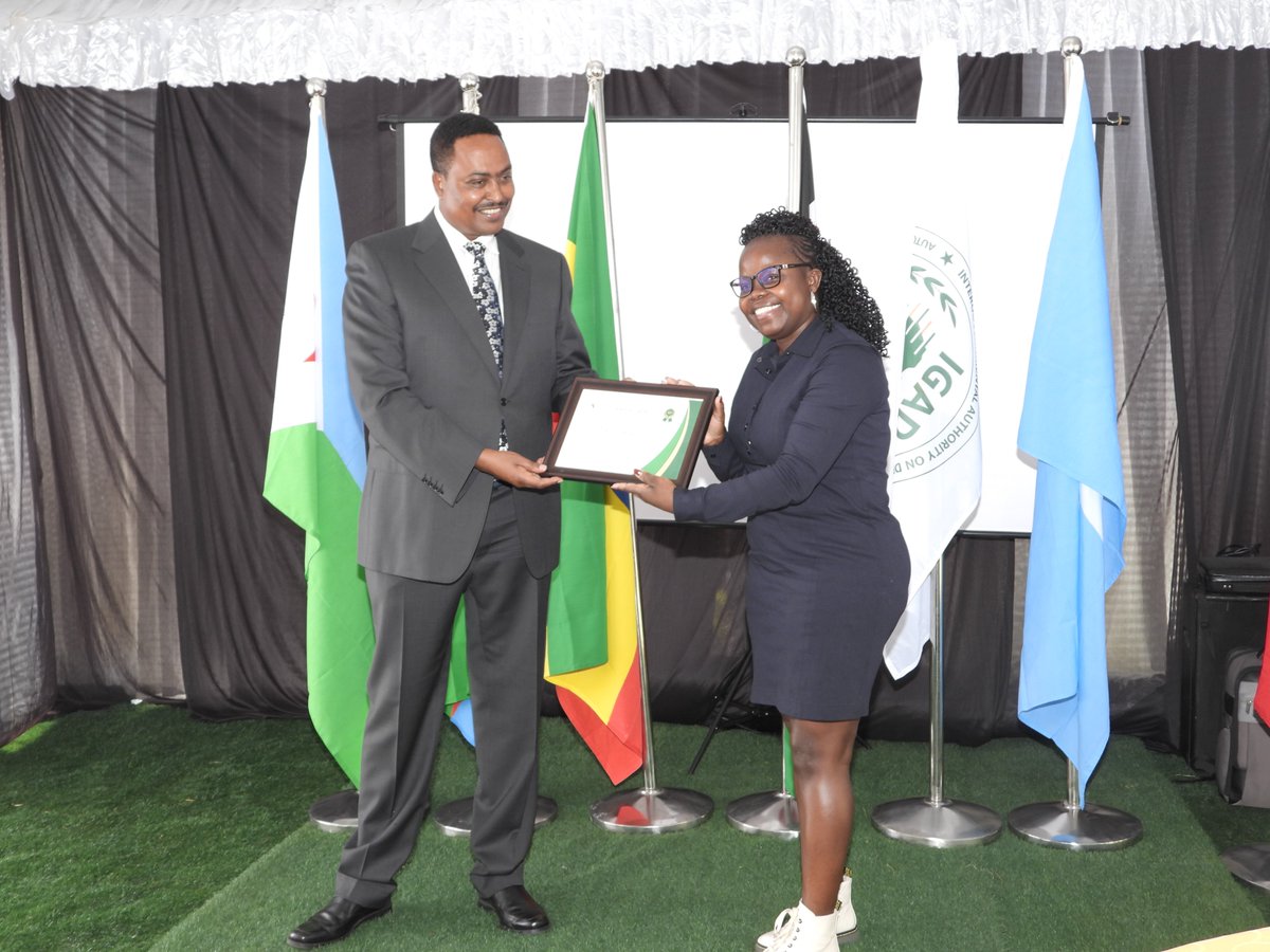 IGADsecretariat's tweet photo. Meet an #IGADPeacePoem awardee Cheboi Wakoli @stelcheboi from #Nairobi
You'll find more about her on
Facebook: Cheboi Cheboi
LinkedIn: Stella Cheboi
Instagram: Cheboi Cheboi @cheboicheboi
@DrWorkneh awarded Cheboi for her peace poem submitted during the #IGADForPeace campaign https://t.co/qGM6WsSI0H