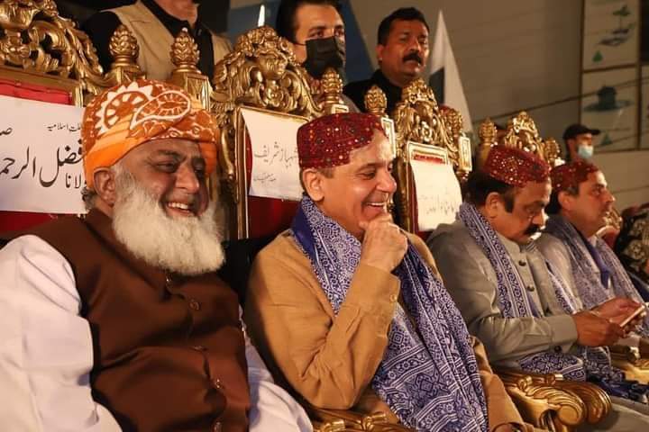ym_abr's tweet photo. ماشاءاللہ مولانا کی دبنگ انٹری https://t.co/tZTVec1lIs