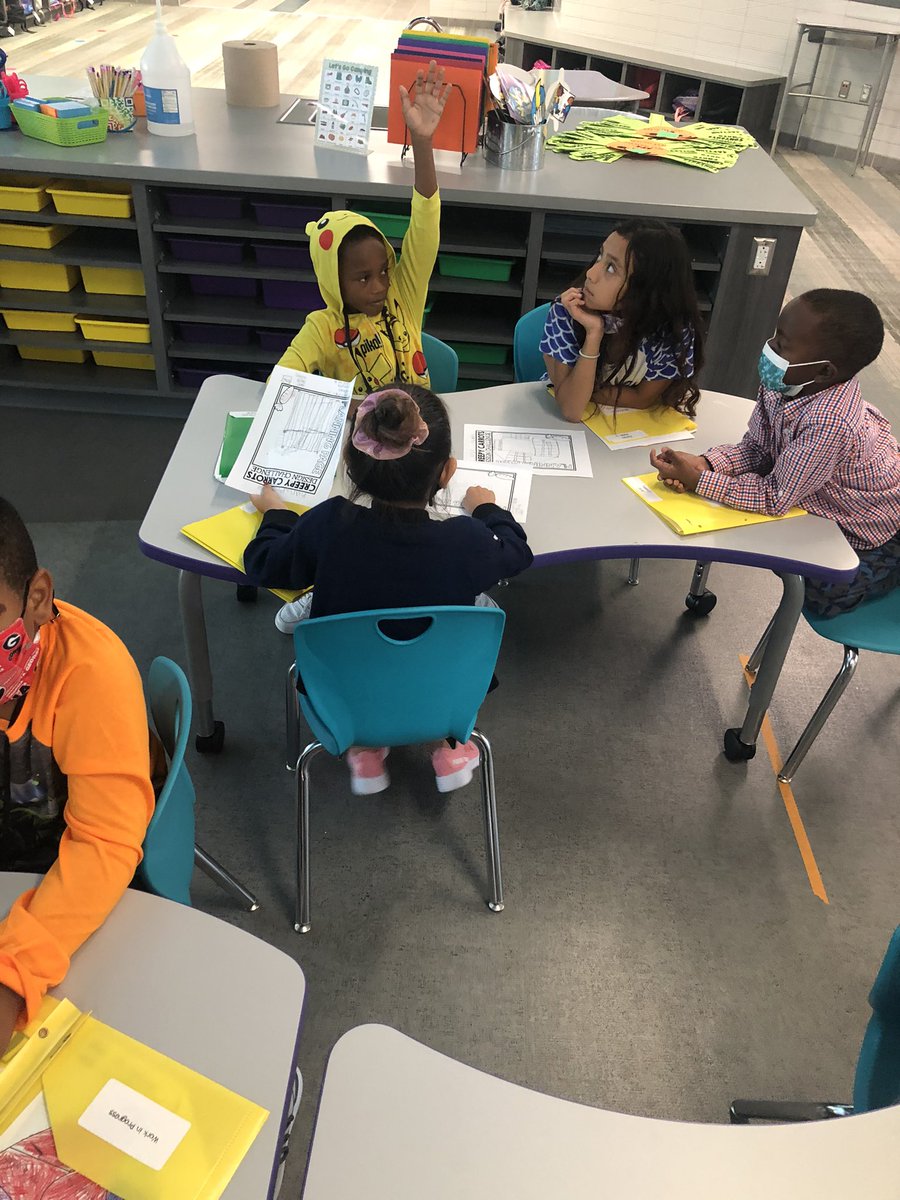 We had such a great time celebrating our love of reading!! Plus we incorporated our STEAM week with Creepy Carrots! #likeAFox <a href="/FoxElementary/">Fox Elementary</a> #STEAM