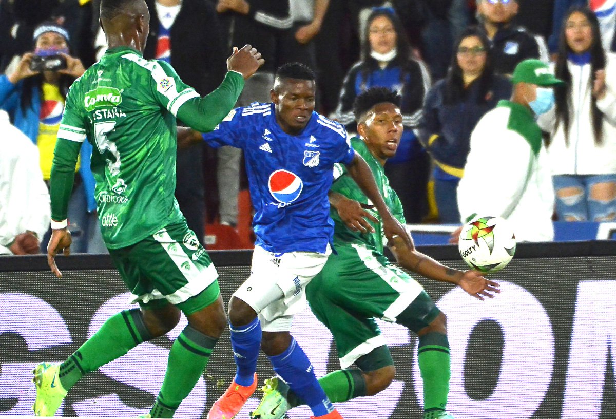 MundoMillos's tweet photo. #YUBER 🔵⚪#️⃣2️⃣9️⃣
De los 33 centros del equipo, él hizo 14 (3 Buenos)
Fue el que más remató: 5 en total, 1 al arco.
Fue el que más ocasiones creó: 3 https://t.co/pwUn0xg1Qf