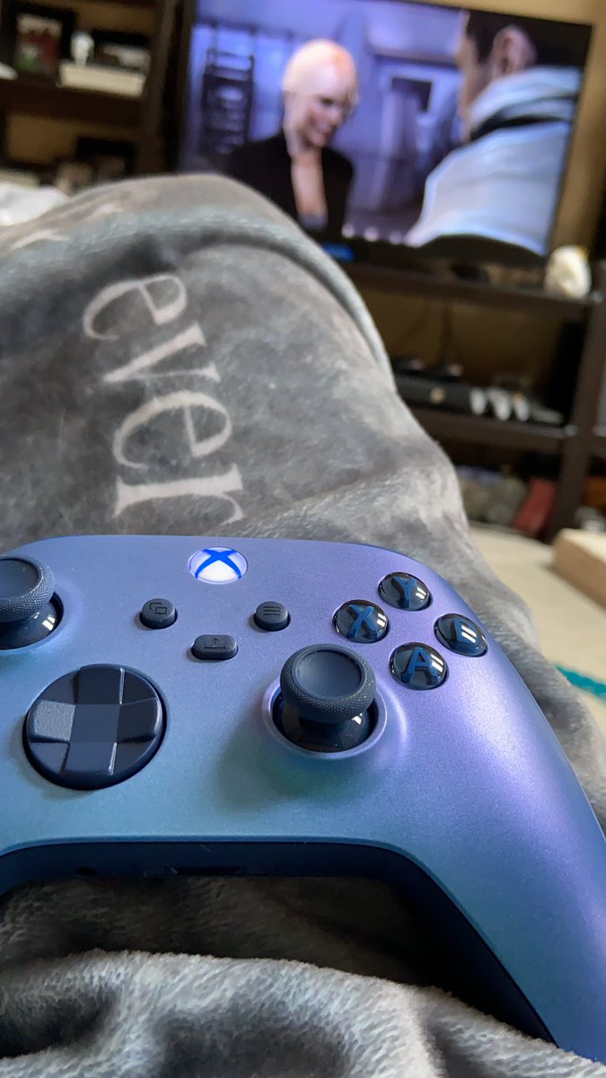 tobyjo95's tweet photo. @KadenSampson1 bought an Xbox 1 recently and knows how much I love playing games so he bought me my own pretty controller! https://t.co/pYRWIIhtKg