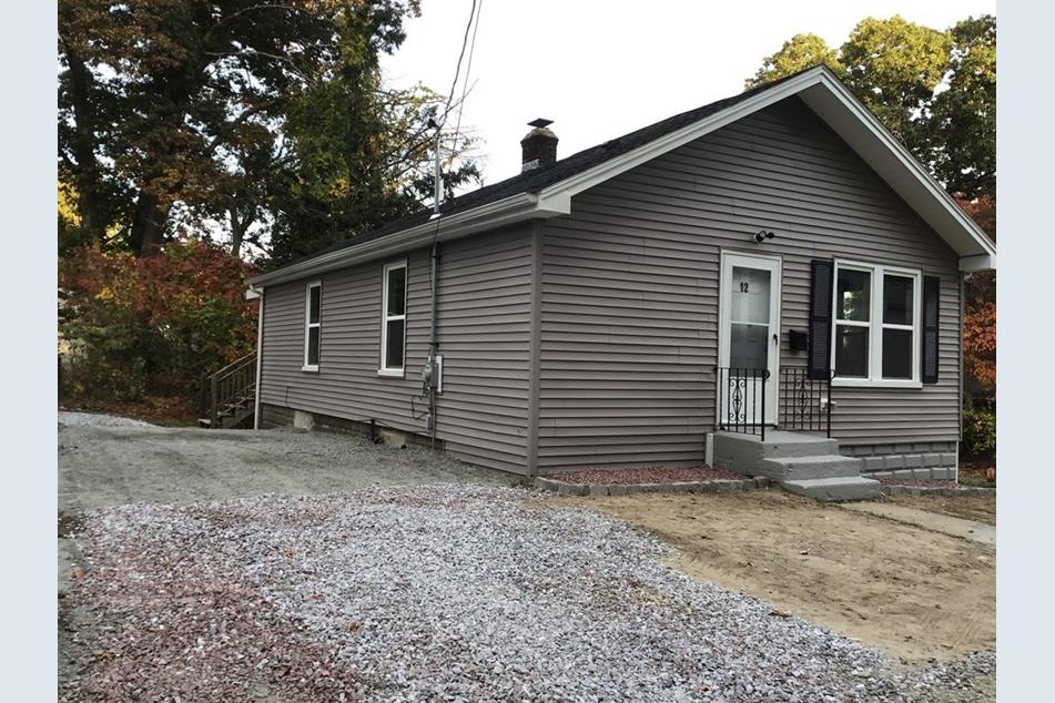 McLeodTheAgent's tweet photo. 🏡Come visit 12 Waban Ave #Worcester MA🏡
$245,865 2Bed 2bath 1,042 sqft
Today 12:30pm-1:30pm
#openhouse #firsttimehomebuyer
#worcesterma #massachusetts
#newenglandrealestate  #WorcesterRealEstate https://t.co/oy3Nu8PCLb