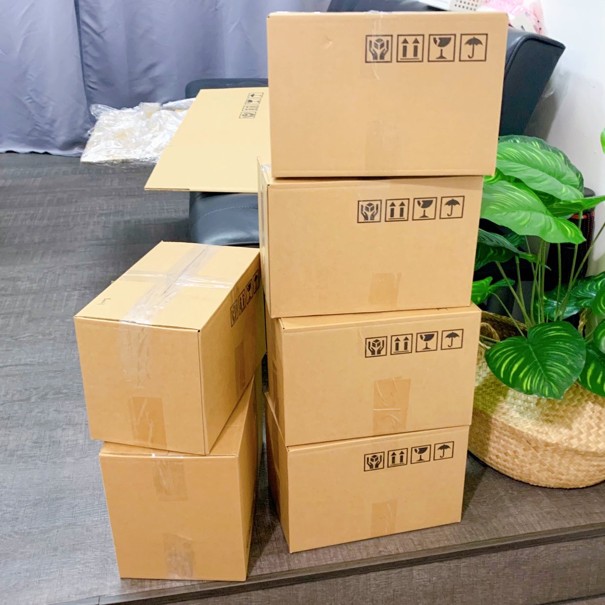 witheveryspring's tweet photo. another batch of international GOs ready to be mailed! i’ll be contacting the GOMs in a bit 💗 thank you for waiting! 

GOs left to pack and mail: INDIA, GER, US &amp; TW! #wesupdates 🌸 https://t.co/dfETJmhkNC