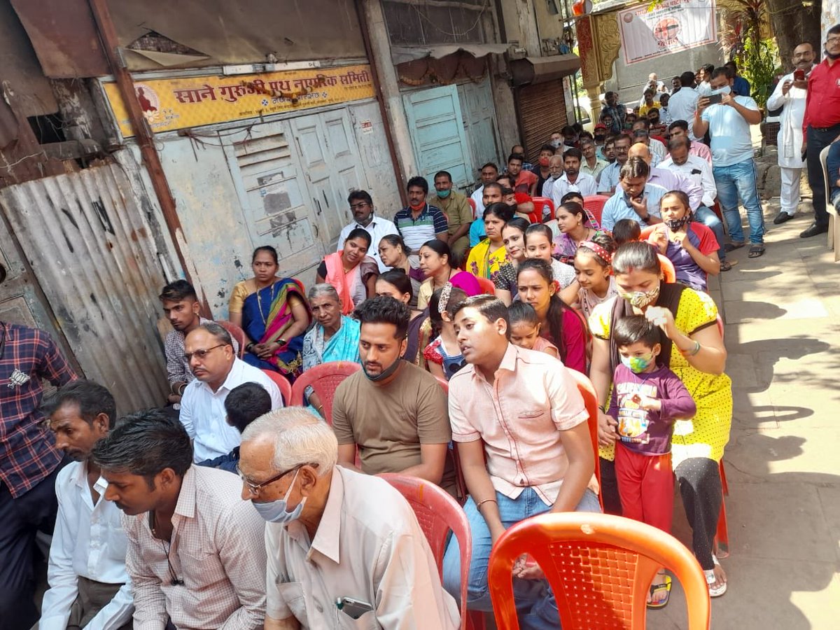 BJP4Mumbai's tweet photo. भाजपा मुंबई उत्तर भारतीय मोर्चा ने भायखला में चौपला का आयोजन किया। चौपाल में भाजपा मुंबई अध्यक्ष @MPLodha उपाध्यक्ष आचार्य @pawantripathi_ उत्तर भारतीय मोर्चा के अध्यक्ष @jpsmumbai भायखला मंडल के अध्यक्ष @Nitinbankar259 पार्षद @SurekhaLokhande एवं अन्य पदाधिकारी उपस्थित थे। https://t.co/5NPzH3nHPw