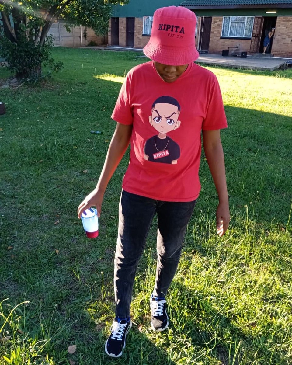 KIPITA_SA's tweet photo. Drip 💧 mixed with @kipita_sa 😎🚀!!!

#sunday #fashion #worldwide #blackownedbusiness #blackowned #kasi #sundayvibes 😊 https://t.co/T2adynPIaj
