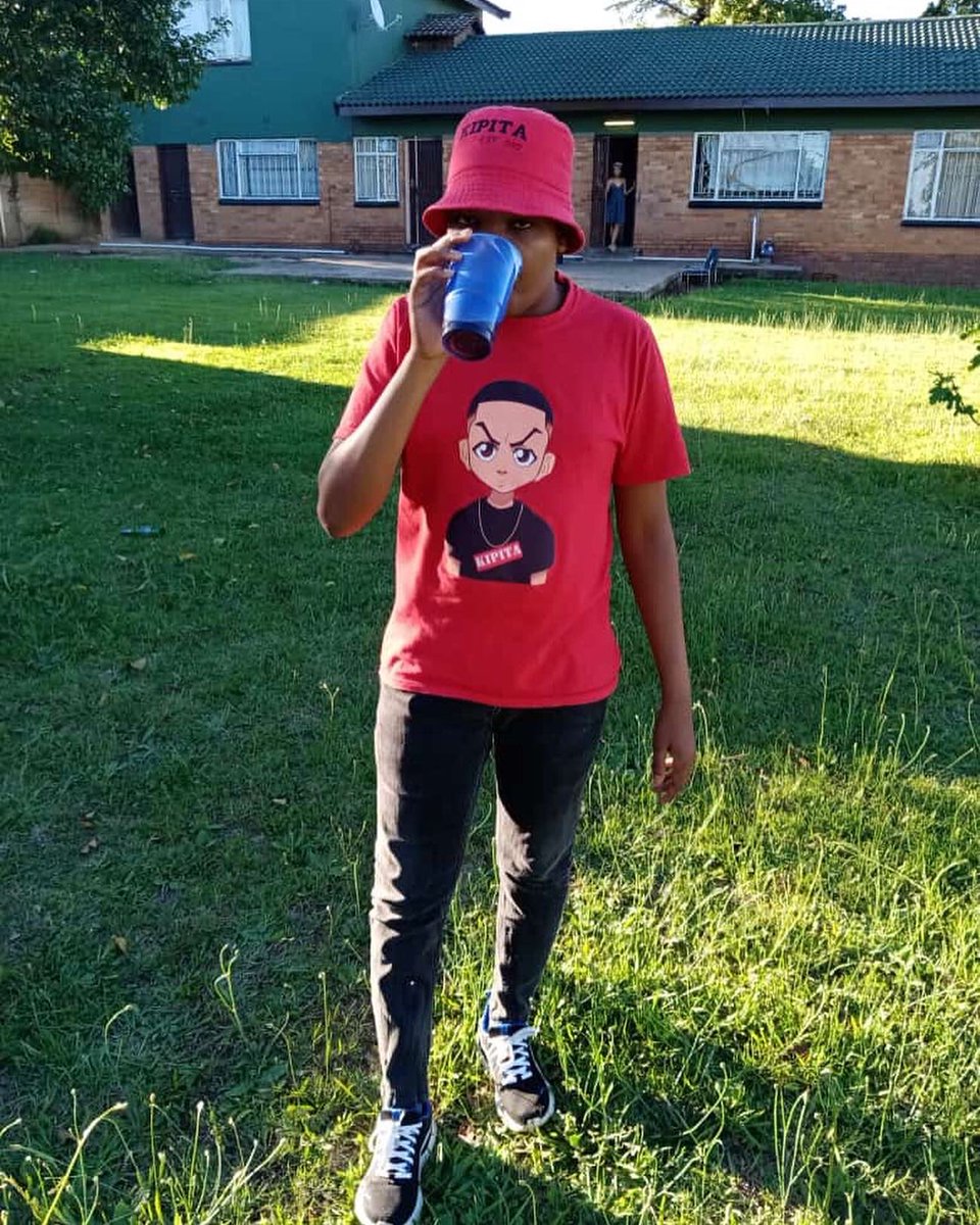 KIPITA_SA's tweet photo. Drip 💧 mixed with @kipita_sa 😎🚀!!!

#sunday #fashion #worldwide #blackownedbusiness #blackowned #kasi #sundayvibes 😊 https://t.co/T2adynPIaj