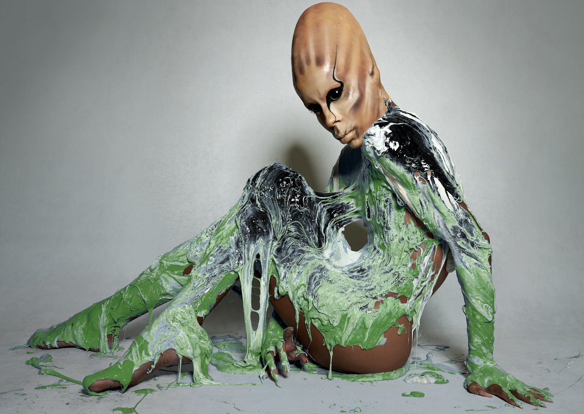 DELLAFANCY's tweet photo. HALLOQUEEN 👽🛸 https://t.co/vAhAcA59xs