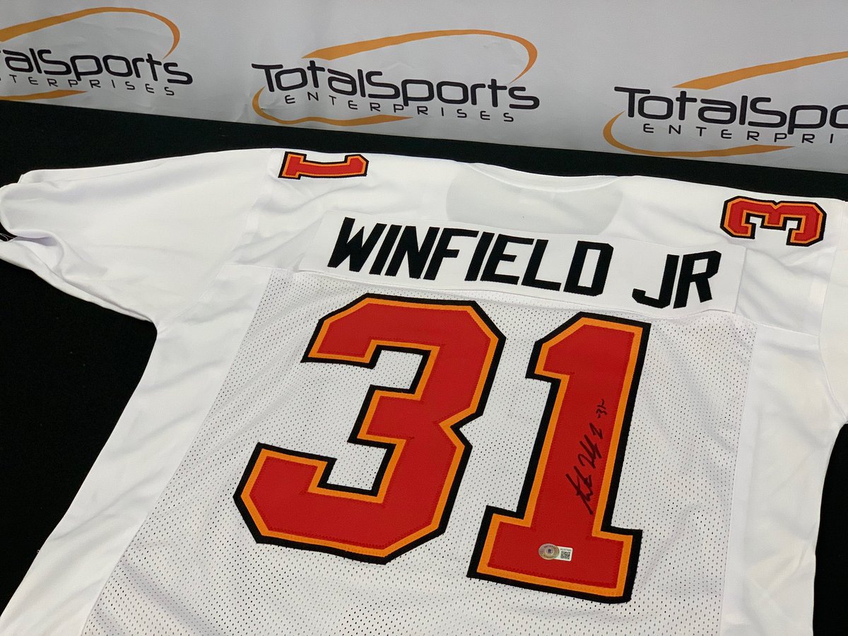TSETampaBay's tweet photo. If @AntoineWJr11 has an interception AND the Bucs win today, we’ll give a Antoine Winfield Jr autographed jersey to someone who retweets this tweet AND follows us! https://t.co/UjzBPiIl0l