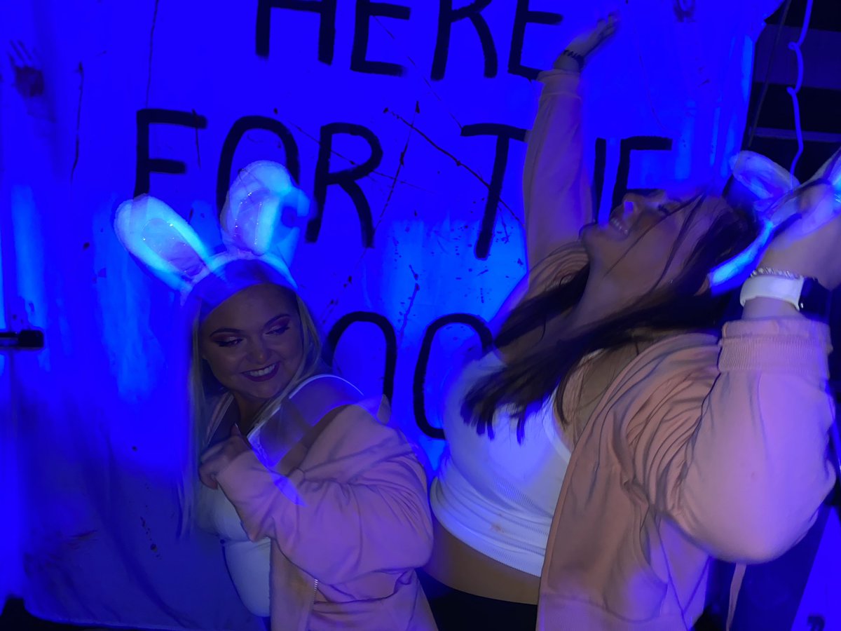 taylorjgilstrap's tweet photo. happy halloween 👻 https://t.co/wZVEcUmV0C