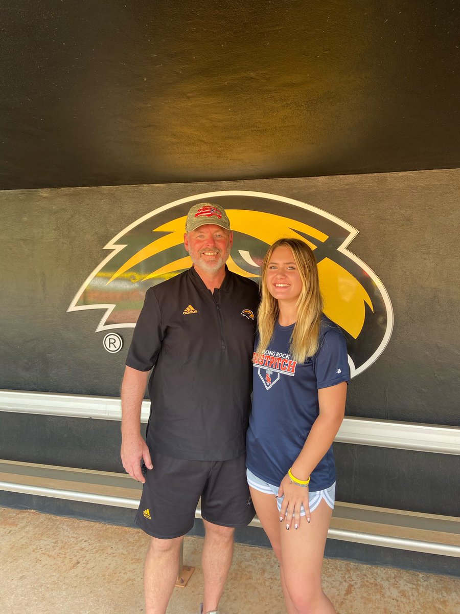 echandler2023's tweet photo. I’m so blessed and excited!!! 🖤💛🖤@SouthernMissSB @_CoachLevin @CoachMulvany @MojoLewis @KristenBGregory https://t.co/SpYRtEdqxo