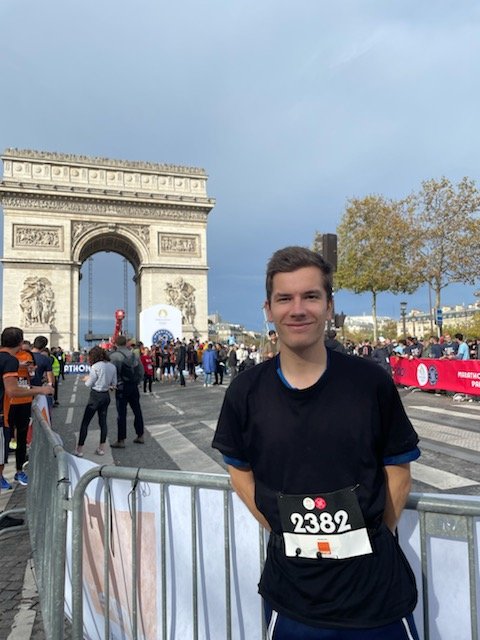 QJeanjacquot's tweet photo. Cool d'avoir couru sur les Champs avec le grand @EliudKipchoge mais décu de l'orgnisation qui a menti sur le réglement et favorisé les tricheurs et qui nous a fait partir 8MIN après le 1er groupe qui avait déjà 99% de chances d'obtenir le dossard... #MarathonPourTousParis2024 https://t.co/9tv0jTQf77