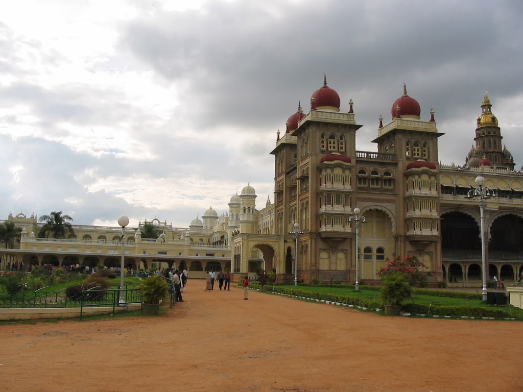 sgkmacleod's tweet photo. India 10/31/21 #SemesteratSea2005 Where is this? Could #MachineLearning #WUaSMachineLearning help? Add these > #RealiaticVirtualEarth #RealisticVirtualIndia Could they even automatically pop in place #StreetView w #TimeSlider #RealisticVirtualEarthForTraveling #WUaSindia #wuAsVR? https://t.co/xCobEknFSw