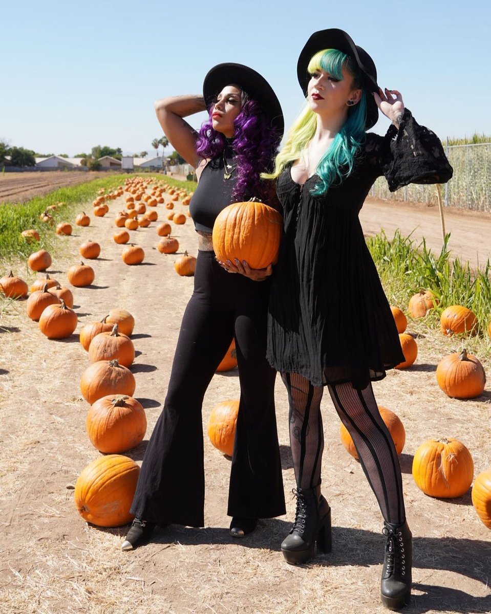 SGBlackheart's tweet photo. Happy #Halloween! 🎃 It's the last day to grab your discounted #SuicideGirls membership at https://t.co/Cs0aEmszji 

Performers: @LirycSuicide &amp; @clairsuicide https://t.co/C7ZRnngAiF
