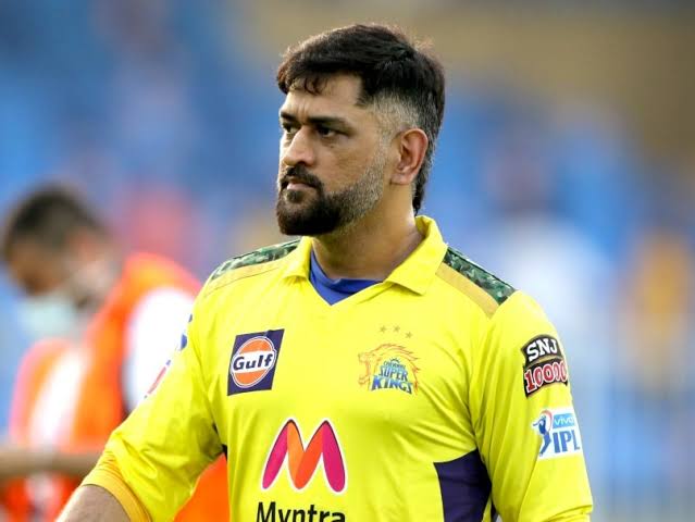 DisFiLe_'s tweet photo. So if uh fails in Uhr exam , uh blame Uhr teacher...what a funny saying #MentorDhoni
#Dhoni https://t.co/m4i76kx4hk