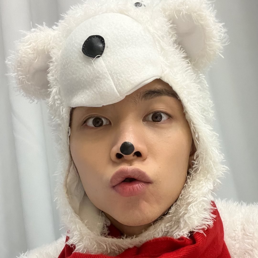 SuhLooks's tweet photo. 😽
#쟈니 #JOHNNY #NCT127 #NCT https://t.co/QhLW599nKH