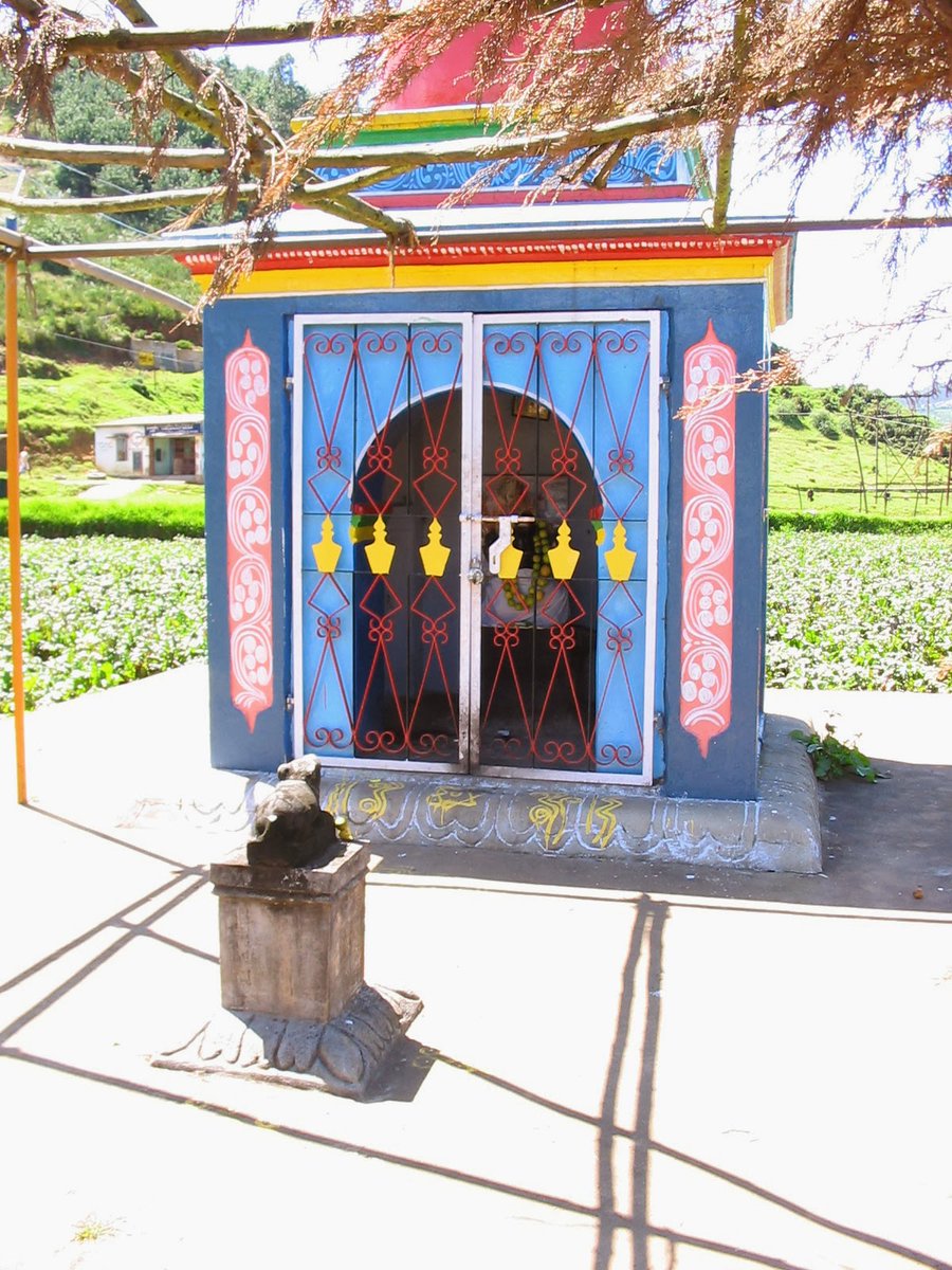 scottmacleod's tweet photo. India 10/31/21 #SemesteratSea2005 Where is this? Could #MachineLearning #WUaSMachineLearning help? Add these > #RealiaticVirtualEarth #RealisticVirtualIndia Could they even automatically pop in place #StreetView w #TimeSlider #RealisticVirtualEarthForTraveling #WUaSindia #wuAsVR? https://t.co/Ls6hfejgqH
