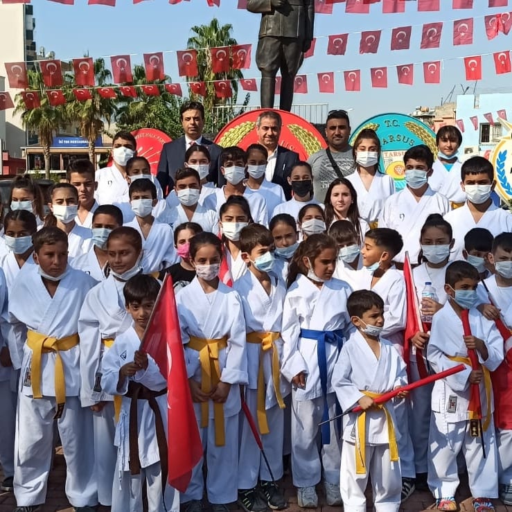 TUGVA Tarsus Proje kapsamında karatecilerimiz antrenmanalara devam ediyor ve spor salonuna çizimler de çocukların isteğiyle başladı TUGVA her alanda gençlerimizin yanında.