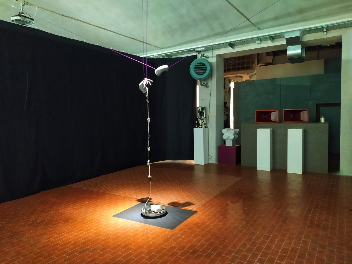 centralinedb's tweet photo. il 13 e il 14 novembre, a bologna, non perdetevi "the critters room" di jan voxel: paesaggi visivi e sonori in cui le creature che popolano l'aria diventano visibili e udibili, dando vita a un mondo non antropocentrico e che ci mette di fronte alle nostre responsabilità. https://t.co/GIMcofCgPw