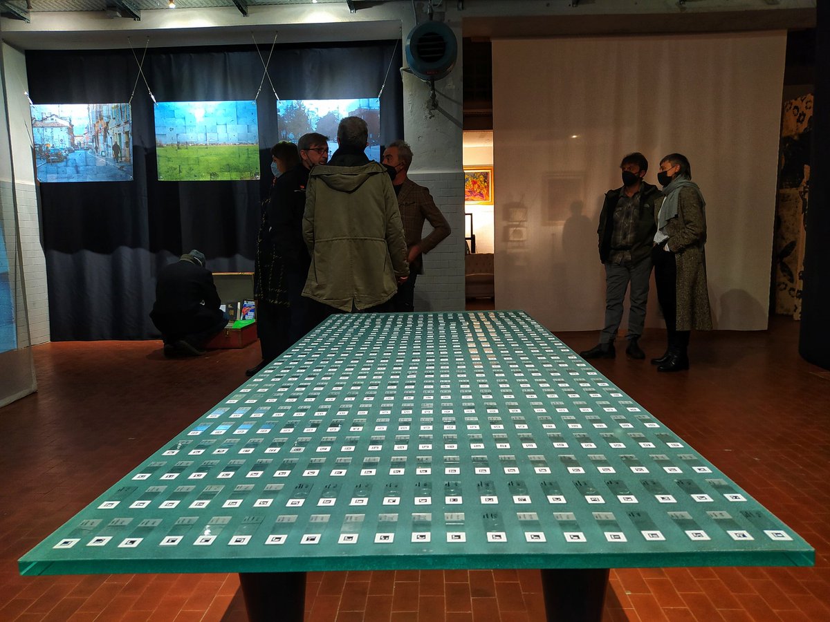 centralinedb's tweet photo. il 13 e il 14 novembre, a bologna, non perdetevi "the critters room" di jan voxel: paesaggi visivi e sonori in cui le creature che popolano l'aria diventano visibili e udibili, dando vita a un mondo non antropocentrico e che ci mette di fronte alle nostre responsabilità. https://t.co/GIMcofCgPw