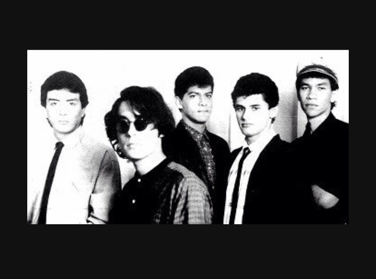 oarauz31's tweet photo. La vida y sus constantes motivos para agradecer. Hoy, celebro mis #53 🎁 con dos imágenes de los 80’s #GrouchoPub La casa que tanto nos regaló 2) En los preparativos, antes de asistir al Primer Festival CA de Rock en SJ, CR. junto a mis hermanos de #PesoNeto 💕 #VampiroAbstemio https://t.co/0ilc9DU90F