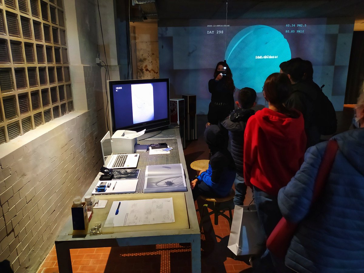 centralinedb's tweet photo. il 13 e il 14 novembre, a bologna, non perdetevi "the critters room" di jan voxel: paesaggi visivi e sonori in cui le creature che popolano l'aria diventano visibili e udibili, dando vita a un mondo non antropocentrico e che ci mette di fronte alle nostre responsabilità. https://t.co/GIMcofCgPw
