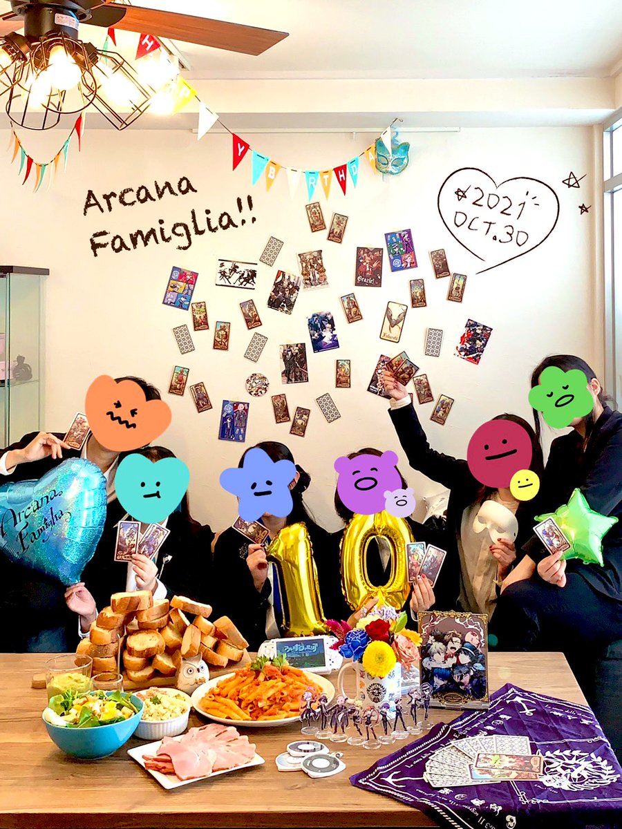 esk_arcn's tweet photo. 改めまして祝10周年！！
情勢も情勢なので今回は少人数で、今回も料理担当。持ち寄った飾り付けでこんな空間になるってすごい。
みんなとも長い付き合いになりました。この縁をくれたのもアルカナのおかげです。また15年20年とお祝いしたいね。
#アルカナ・ファミリア
#アルカナ・ファミリア10周年 https://t.co/W1KSkXB6g7