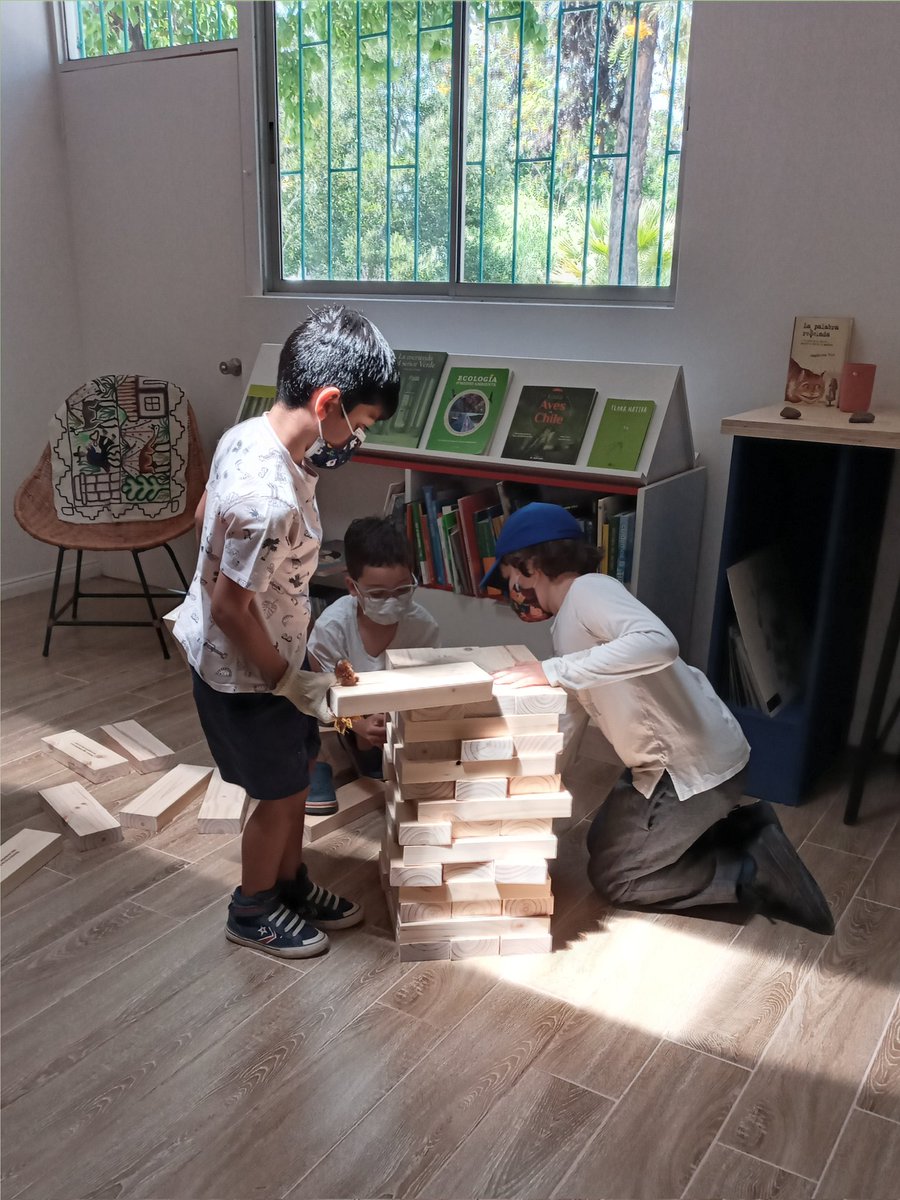 LuzMaDelVa's tweet photo. Lindo sábado en BILIJ: lectura, juego, naturaleza, patrimonio y toooodos los sentidos en acción. Gratuito y maravilloso. Mil gracias a @f_palabra por este tesoro  que recién comienza. ¡Un regalo para los niños de Chile! Más entretenido aún si vas en @metrodesantiago https://t.co/EXHKnXug9p