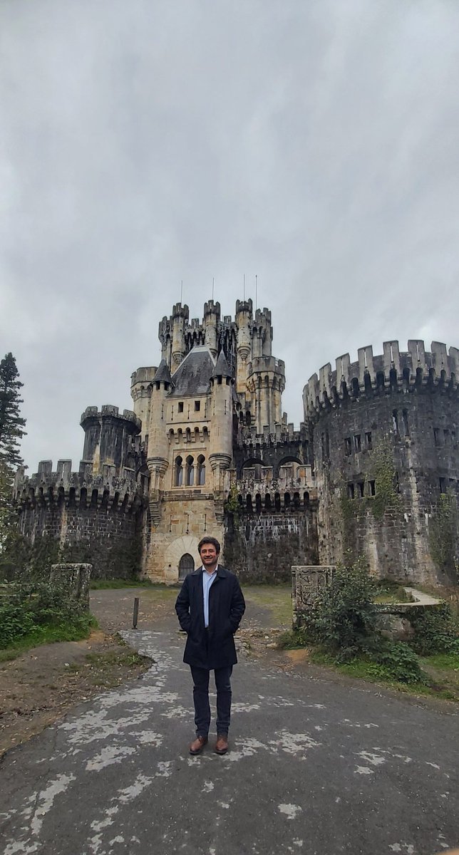 DavidLantaron's tweet image. Envuelto en una atmósfera inenarrable, merece la pena alzar la vista y tomar con los sentidos esta fortaleza. #Castillo #Butrón