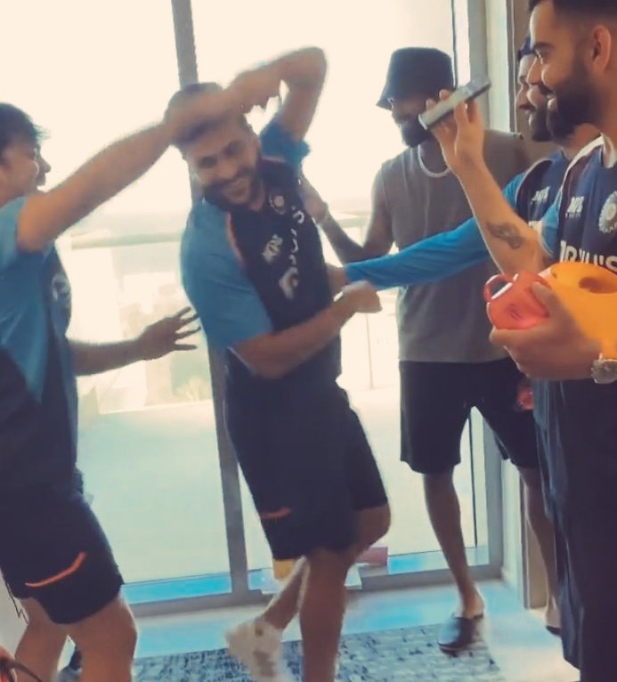 imr_right777's tweet photo. #INDvsNZ
Indian players are busy in halloween https://t.co/Bl5197eC3b