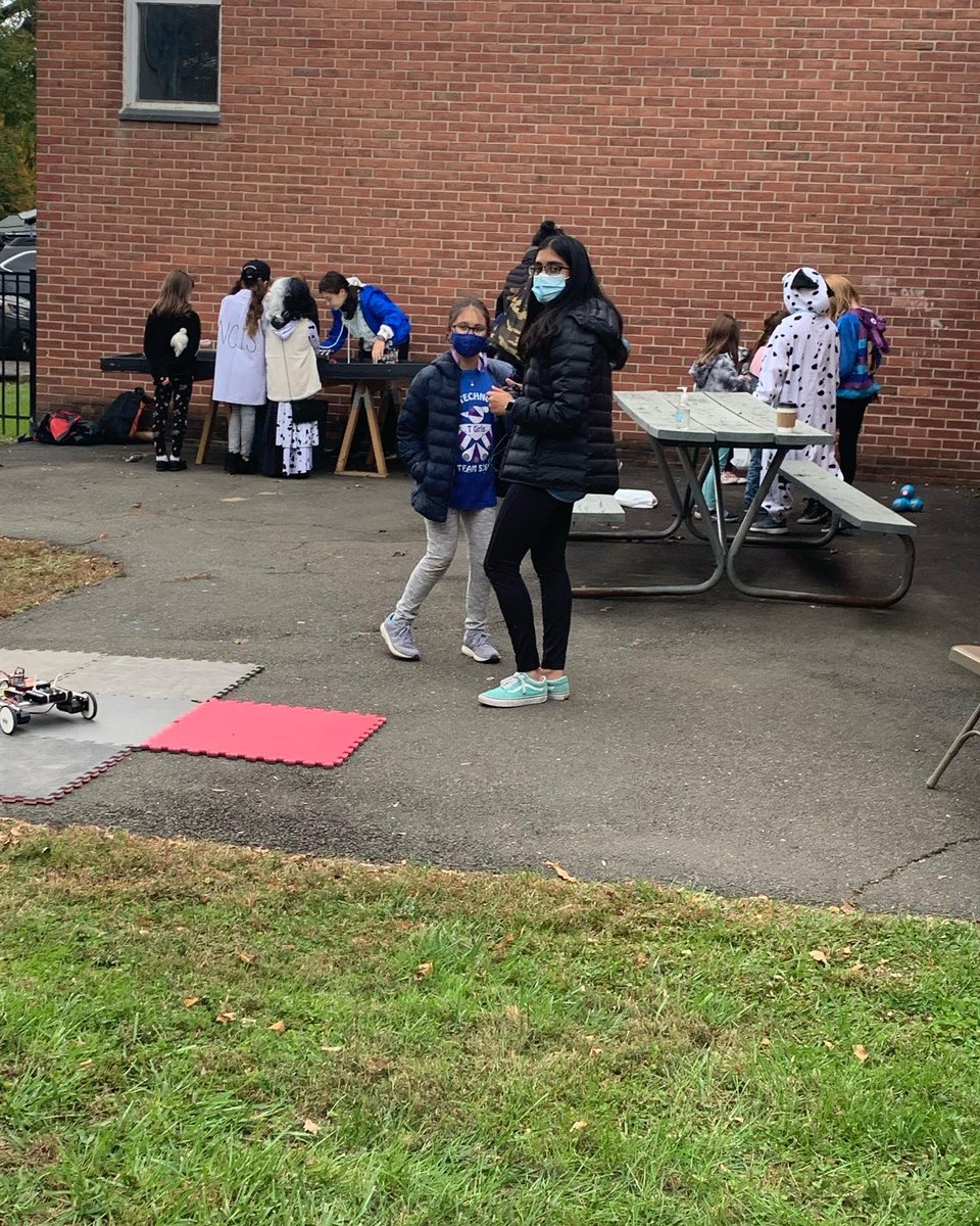 What a productive day and incredible outreach event for the Teams! Our event was a trunk-or-treat, but with a STEM theme. We also recruited 6 new Chicklettes, which is amazing!

Thanks to everyone who was there!!   

#FIRST #FTC #FREIGHTFRENZY #robotics #STEM #Halloween #candy