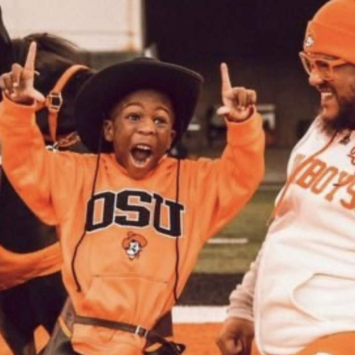 OKSTProbs's tweet image. So the only logical thing here is to have Warren lead the “Orange Power” chant and basically be Les’ assistant emcee for Bedlam, right?

What do y’all think @collinclay_ @LesGoPokes?