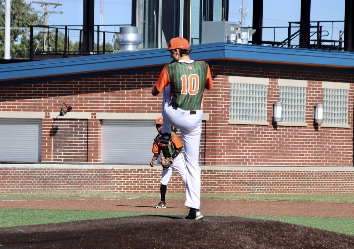 ArthurKinsler's tweet photo. Today @Taylorcatlett17 (2022 @GAHS_BSB) had all the right stuff for the @RVAHornets804

2H |0R| 0BB| 9Ks over 7inn!

Straight FIRE &amp; a 3-0 win to carry us into the @vabaseballtourn Halloween Battle of the Bats Semifinal

@FlatgroundApp @FlatgroundApp @PBRVirginiaDC #uncommitted https://t.co/S0tzArmYK3