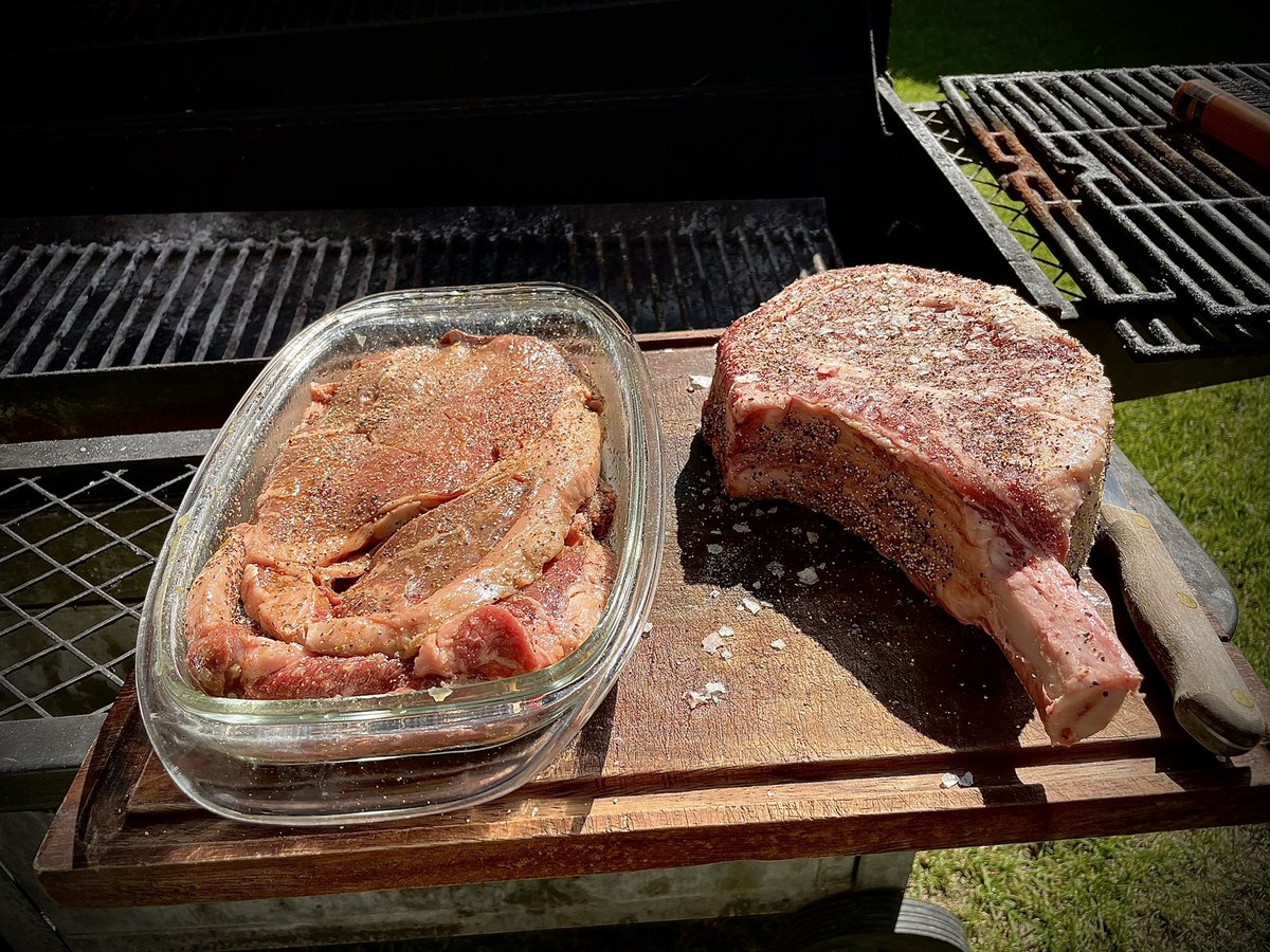 carlosaguila's tweet photo. Hoy #SeAsa 
🔥 🥩 🔥 
.
.
.
#GameDay 🏈
#Seahawks  #GoHawks 🟢🔵 https://t.co/HYCkJ6mXWk
