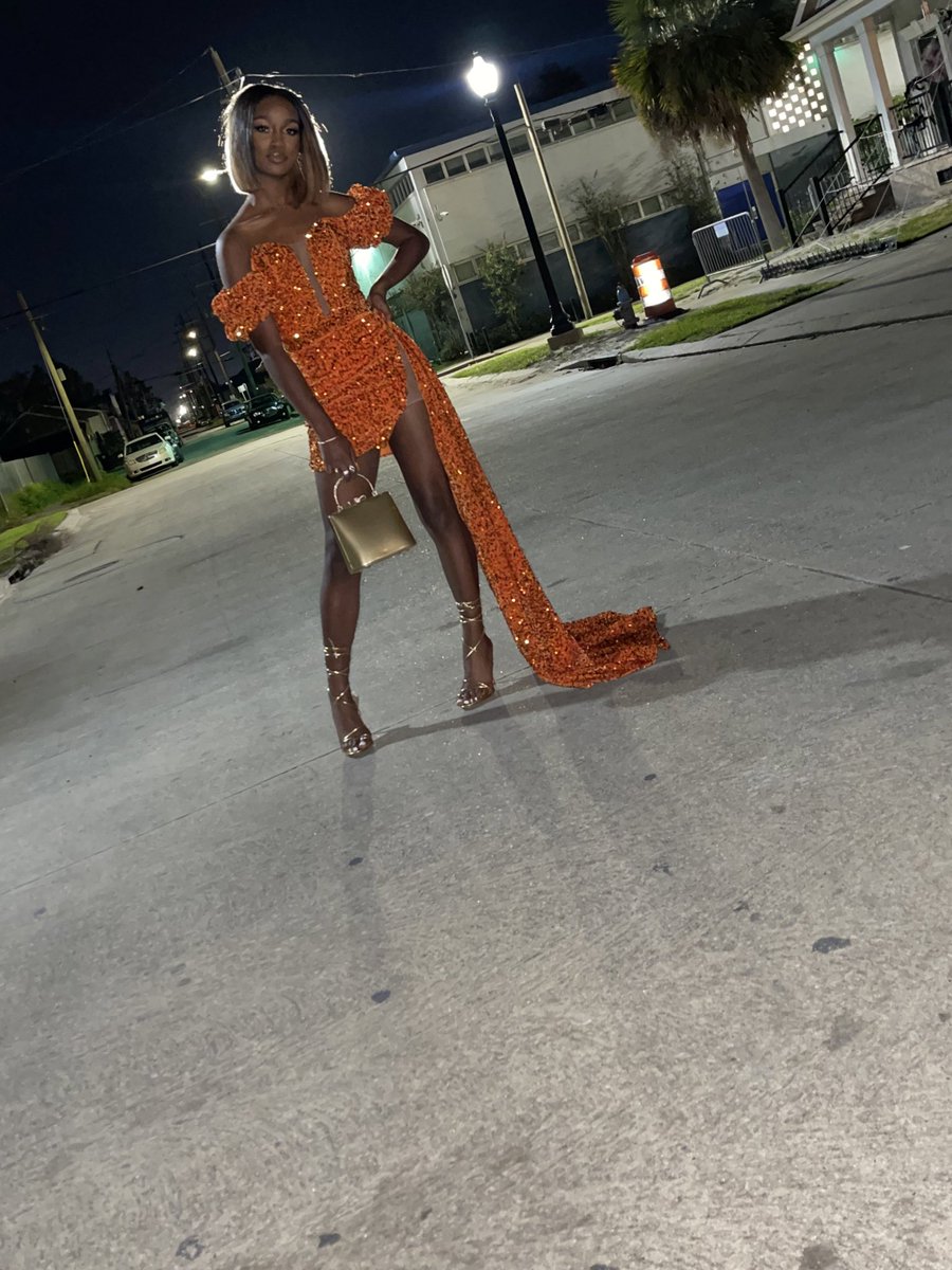 myluannn_'s tweet photo. βAnd I get fly as hell especially in a orange fitβπ§‘
#lasthomecoming https://t.co/yKBlz9Veqx