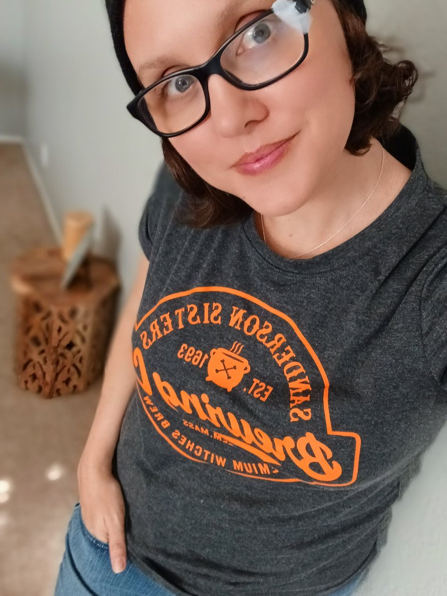 Halloween themed t-shirt. ✔
Nerdy taped 👓 ✔
#halloween #halloween2021 #HappyHalloween2021