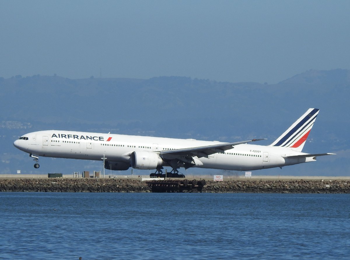 veryboeing's tweet photo. Air France #B777 -328(ER) #FGSQY landing KSFO https://t.co/ezckNbmYQn